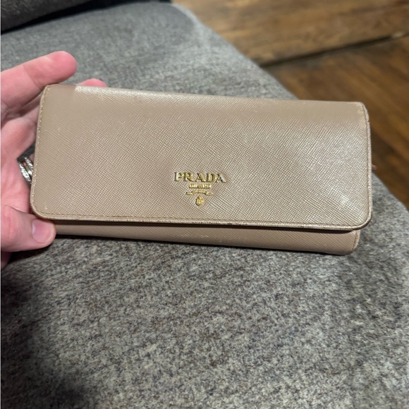 Prada Tan Leather Wallet Sleek Minimalist Design - Picture 1 of 15